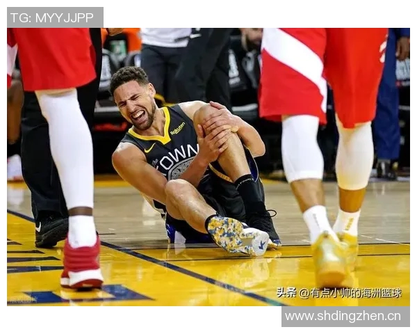 女友现场观战克莱表现失常末节未上场仅得8分失误2次令人失望