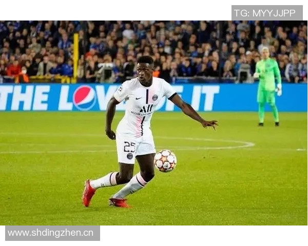 门德斯闪耀登场仅7分钟任意球世界波助巴黎领先 门德斯闪耀登场仅7分钟任意球世界波助巴黎领先