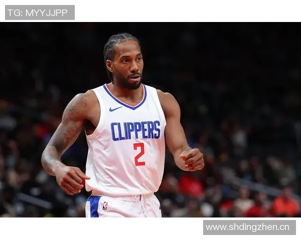 莱昂纳德半场表现出色高效贡献13分3篮板4助攻1抢断助力球队