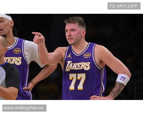 雷迪克称赞东契奇与里夫斯默契配合将提升进攻活力