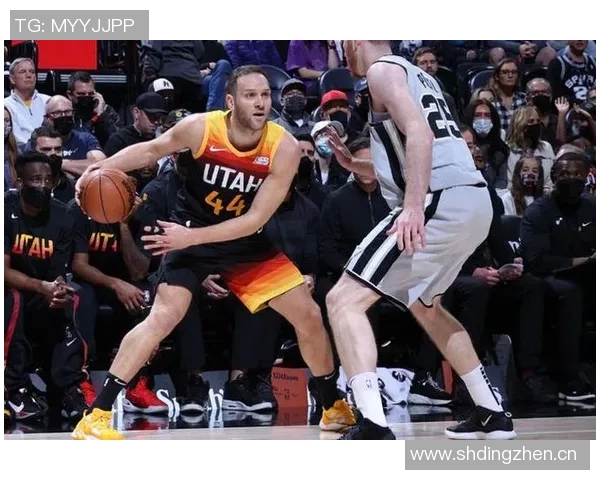 怀特分享与内线球员配合心得逐步磨合中收获乐趣与共同进步