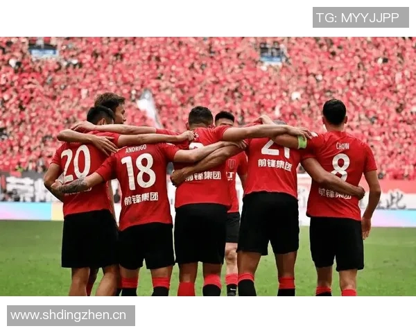 文班受伤期间积极参与球迷组织助威训练效仿欧洲足球精神