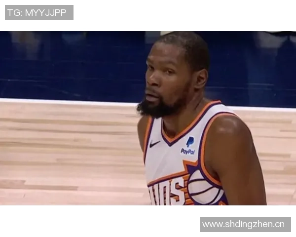 杜兰特第三节状态低迷仅得5分目前全场22分5板2帽表现分析