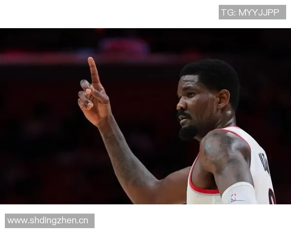 艾顿期待与东詹共同训练表示已做好充分准备静待机会到来