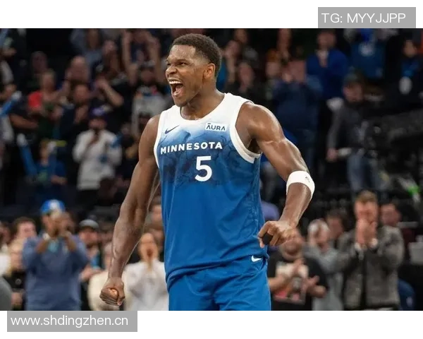 爱德华兹状态低迷半场仅得6分失误频繁表现不佳需调整状态