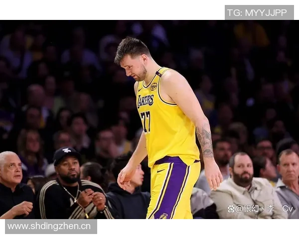 东契奇谈比赛感受艾顿表现出色斯玛特助攻全队表现提升